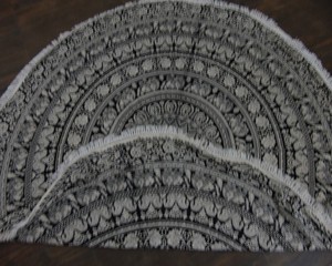 Tapices Redondos Blancos y Negros con Flecos de Borlas Negras, Mandala de Elefante, Tapices Tradicionales Indios - Product Image 4