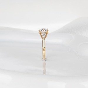 แหวนเพชรเพาะเลี้ยง 2 กะรัต พรีเมียม E VVS2 รับรองโดย IGI ทรงกลมสามเม็ด ทองคำขาว 14K แหวนหมั้น - Product Image 2