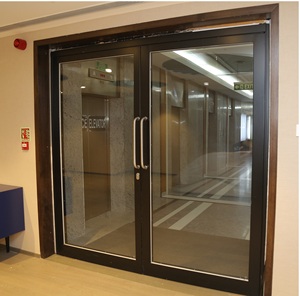 Porte coupe-feu vitrée robuste la plus demandée pour les solutions de sécurité des bureaux commerciaux et des usines, disponible pour la vente en gros - Product Image 1