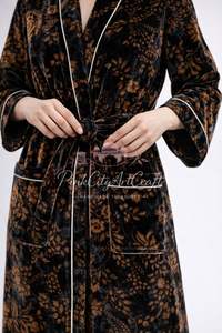 ชุดคลุมอาบน้ำผ้าแฟลนเนลคิมิโนแบบยาวคลุมเข่า ขนาดพิเศษ หรูหรา สำหรับฤดูใบไม้ผลิ เหมาะสำหรับใช้ในบ้าน ร้านเสริมสวย หรือโรงแรม พร้อมผ้ากำมะหยี่สีทอง - Product Image 6