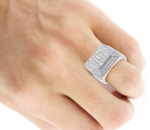 Anillo de cóctel de oro blanco para hombre con diamantes, corte princesa, engaste pavé, estilo geométrico de lujo - Product Image 1