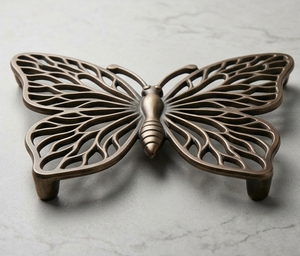 Sous-plat décoratif en métal couleur cuivre, motif papillon, creux, moderne, pour table - Product Image 3