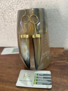 Pendiente nuevo Cuerno de búfalo natural Hecho a mano Negro Color aleatorio Pendientes de dientes grandes Combinación de latón y Cuerno Joyería tribal Bohemia - Product Image 6