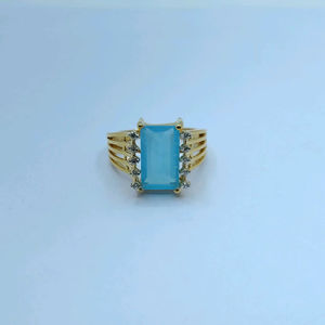 แหวนพลอยสีน้ำเงินทองหรูหราประดับเพชรด้านข้าง แหวนดีไซน์เก๋สำหรับผู้หญิง เครื่องประดับทันสมัย - Product Image 2