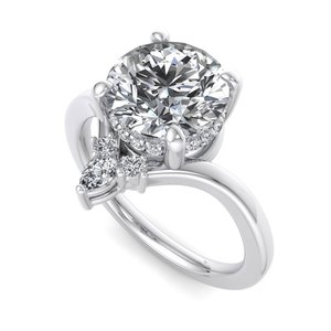 Anillo de fiesta de plata con moissanita de forma redonda y diseño de corona delicada, con base de racimo puntiaguda y moderna. - Product Image 4