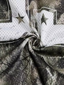 Camiseta de Malla Personalizada de Corte Holgado para Hombre, Estilo Fútbol Americano, con Estampado Gráfico Vintage, Ajuste Holgado y Patrón de Logotipo - Product Image 4