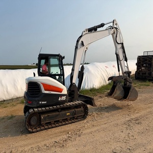 Excavatrice Bobcat E85 de qualité supérieure, conçue pour les travaux de construction lourds, avec une capacité de creusement puissante et des performances durables. - Product Image 2