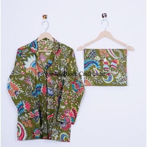 ชุดนอนผู้หญิงเนื้อผ้านุ่ม ชุดนอนแขนยาว ลายพิมพ์สวยงาม ชุดนอนลำลองแขนยาวสำหรับสุภาพสตรี - Product Image 3