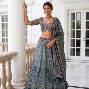 Lehenga Choli de Seda Premium con Bordado Pesado y Trabajo Zari, Dupatta Elegante, Precio al por Mayor por Royal Exports - Product Image 3