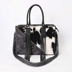 กระเป๋าโท้ทหนังวัวสำหรับผู้หญิงโลโก้แบบกำหนดเองคุณภาพระดับพรีเมียมกระเป๋าโท้ทหนังวัวมีสายรัดมือกระเป๋าถืองานปักลายผักสีแทน - Product Image 6