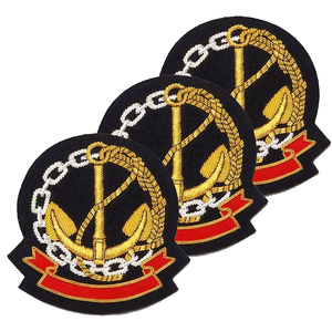 Insignias de tela de moda con logotipo personalizado al por mayor, empaquetado personalizado, insignia de lona bordada a mano con hilo de oro. - Product Image 2