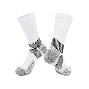 Chaussettes de sport professionnelles personnalisées à séchage rapide pour la course, en coton, mi-mollet, pour l'été - Product Image 4