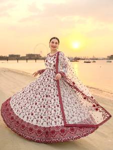 Conjunto de Salwar Kameez de Poliéster/Algodón Tejido con Bordado Floral Elegante para Mujer, Vestido Tradicional para Bodas y Fiestas - Product Image 2