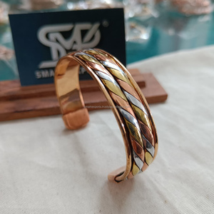 Brazalete de cobre pulido hecho a mano, brazalete de Kada para hombres y mujeres con diseño trenzado, joyería de estilo magnético curativo moderno - Product Image 3