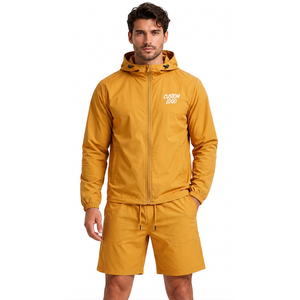 Conjunto ligero de chaqueta cortavientos y pantalones cortos para hombre, personalizado, de nailon y poliéster, con tela transpirable para deportes al aire libre y moda. - Product Image 3