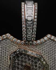 Colgante de lujo de plata de ley 925 certificada con diseño de escudo de hip hop, moissanita gruesa y circonitas, hecho a medida - Product Image 2