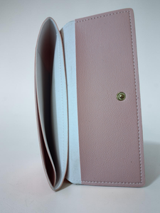 Portefeuille vegan pour femme avec fentes pour cartes et poche zippée, logo décoratif, utilisation quotidienne, cuir PU - Product Image 6