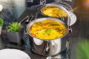 Casserole en acier inoxydable avec couvercle en verre, poignées en bois, design minimaliste rond, durable pour les cuisinières à gaz et à induction - Product Image 4