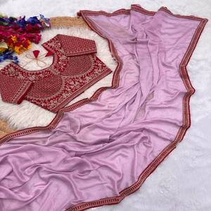 Sari en soie pure VASTRA COTTAGE, doux et froissé, avec bordure en dentelle fantaisie faite main, et chemisier en soie satinée pure avec broderies lourdes. - Product Image 2