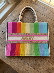กระเป๋าโท้ทปักลายด้วยมือ Avery พร้อมซับในผ้าฝ้าย ดีไซน์แบบโบฮีเมียน ปิดด้วยกระดุม สายสะพายเดี่ยว ลายทางหลากสี - Product Image 4