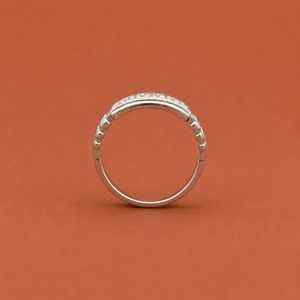 Anillo de Eternidad Clásico de Plata S925 con Diamantes Redondos y Engaste de Canal - Product Image 4