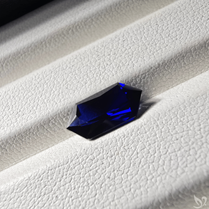 พลอยสีน้ำเงินเข้ม 2.47 กะรัต ทรงมาร์คีส์ ผลิตในห้องปฏิบัติการ สำหรับแหวน จี้ และเครื่องประดับชั้นดี - Product Image 4