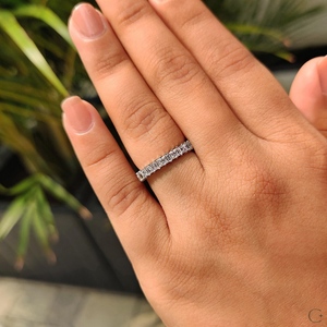แหวนครึ่งวงกลมแบบคลาสสิกประดับเพชรแบบ Pave ทองคำแท้ 14k สำหรับแหวนหมั้น แหวนแต่งงาน แหวน Eternity เพชรทรง Princess Cut เพาะเลี้ยงในห้องปฏิบัติการที่ได้รับการรับรอง - Product Image 4