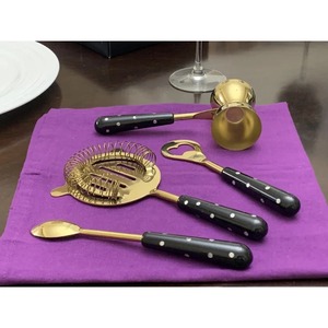 Juego de herramientas de bar con diseño de puntos y mango negro de primera calidad, ideal para bares domésticos, clubes, fiestas, hoteles, restaurantes y ocasiones especiales. - Product Image 5