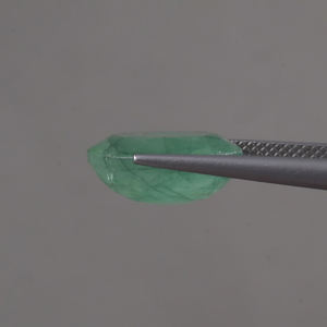 Esmeralda Natural Certificada IGI, Venta al por Mayor, 7 Quilates, Corte Ovalado 14x11mm, Excelente Calidad, Verde Claro, Tratada con Calor, Joyería Fina - Product Image 2