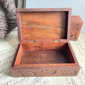 Boîte de rangement décorative en bois avec compartiments pour bijoux, cosmétiques et accessoires personnels - Product Image 5