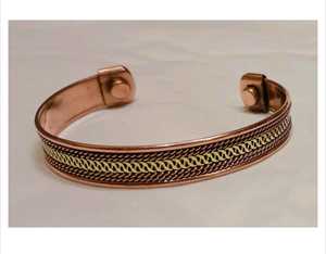 Bracelet manchette torsadé en laiton plaqué or fait main, géométrique moderne, anti-ternissement, pour femme, idéal pour les soirées - Product Image 2