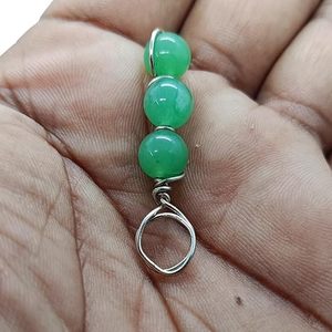 Pendentif en jade vert naturel avec perles rondes enroulées de fil, gravé, tendance mode, du Gujarat - Cadeau d'affaires et Fête des Mères - Product Image 6