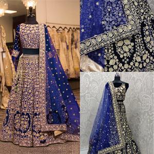 Collections de velours de vêtements de mariée indiens pour la mariée avec le travail de Zarkhan par Fabzone - Product Image 5