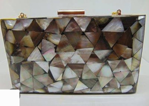 Bolsos de tirantes bohemios hechos a mano geométricos de primera calidad | Bolsos cruzados ecológicos con incrustaciones de resina, madera y concha para el estilo diario - Product Image 2