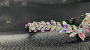 Diadema de cuero iridiscente con cristales en forma de onda para caballo, cosida a mano, resistente, personalizable, con adornos ecuestres. - Product Image 5