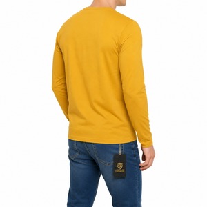 Camiseta térmica de manga larga de calidad premium, ligera y aislante para entrenamiento en clima frío, viajes y uso diario. - Product Image 3