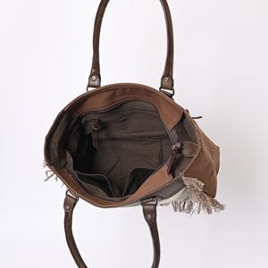 Sac de voyage en cuir de vachette pour femme, sac fourre-tout pour le week-end - Product Image 5