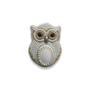 Écusson brodé sur fil d'or ivoire personnalisé avec motif de style dessin animé sur broches en cuivre, patchs directement du fournisseur - Product Image 3