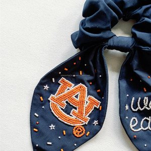 Lazo para el pelo con cuentas y diseño de águila de guerra color castaño, scrunchie azul marino hecho a mano, lazo para el pelo para el día del partido, accesorio bordado para aficionados, espíritu universitario, satén 50 - Product Image 4