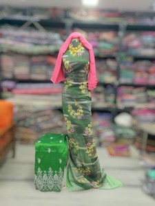 Tela Marrón para Tejido Dirac Alemán Ecológico con Estampado Floral Blanco |   Vestido de Novia de Lujo para Niñas con Bordado a Juego - Product Image 5
