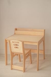 Juego de silla y escritorio de madera simple para niños, para tareas escolares, práctica y espacio de aprendizaje creativo. - Product Image 6