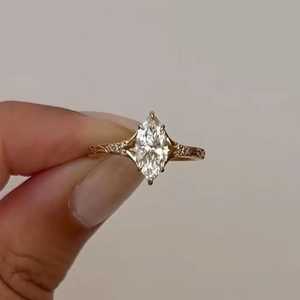 Bague solitaire halo en moissanite taille marquise 1,01 carat, argent 925 original avec rhodium, cadeau romantique pour les mariées - Product Image 2