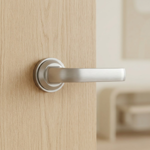 Juego de Manijas de Puerta de Latón de Diseño con Cerradura de Embutir |   Manijas de Lujo para Puertas Interiores en Acabado Antiguo, Negro, Dorado y Grafito - Product Image 3