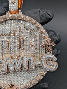 Colgante Medallón Personalizado con Nombre en Plata de Ley 925, Diseño de Ciudad, Tono Oro Rosa, Joyería Hip Hop con Diamantes - Product Image 2