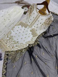 Conjunto de Traje Palazzo de Seda Pura Fandy de Lujo con Bordado y Diseño Exclusivo, y Dupatta de Red con Mariposas para Venta al por Mayor - Product Image 4