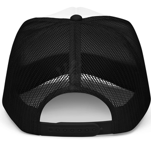 Casquette trucker snapback personnalisée conçue pour une performance durable avec des panneaux en mesh respirant et une option de broderie de haute qualité - Product Image 4