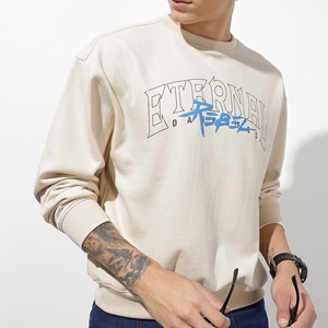 Sudadera con estampado tipográfico en beige, marrón y azul, con cuello redondo, mangas largas, estilo pullover y dobladillo acanalado. Hecho en Bangladesh. - Product Image 3