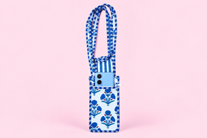 Pochette pour téléphone matelassée à imprimé floral bleu avec fermeture à glissière – Étui en coton fait main pour appareils de 9 pouces - Product Image 3