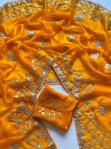 Sari de satén Fandy de diseñador para fiesta con hermoso bordado y blusa a juego con bordado. - Product Image 6