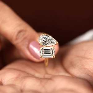 Bague Toi et Moi en Or Massif 10k 14k 18k, Or Rose, Argent, avec Diamant de Laboratoire Taille Poire Émeraude, Bague de Fiançailles Solitaire - Product Image 1